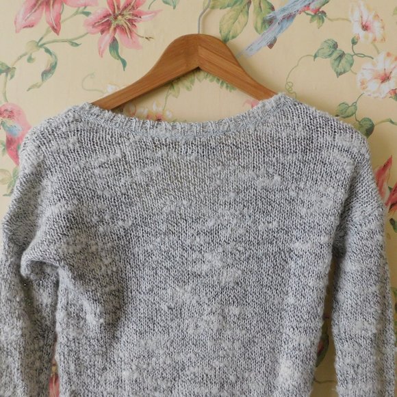 🦅  American Eagle Sparkle Silver V-Neck Sweater 🌳🍃 - Picture 12 of 13